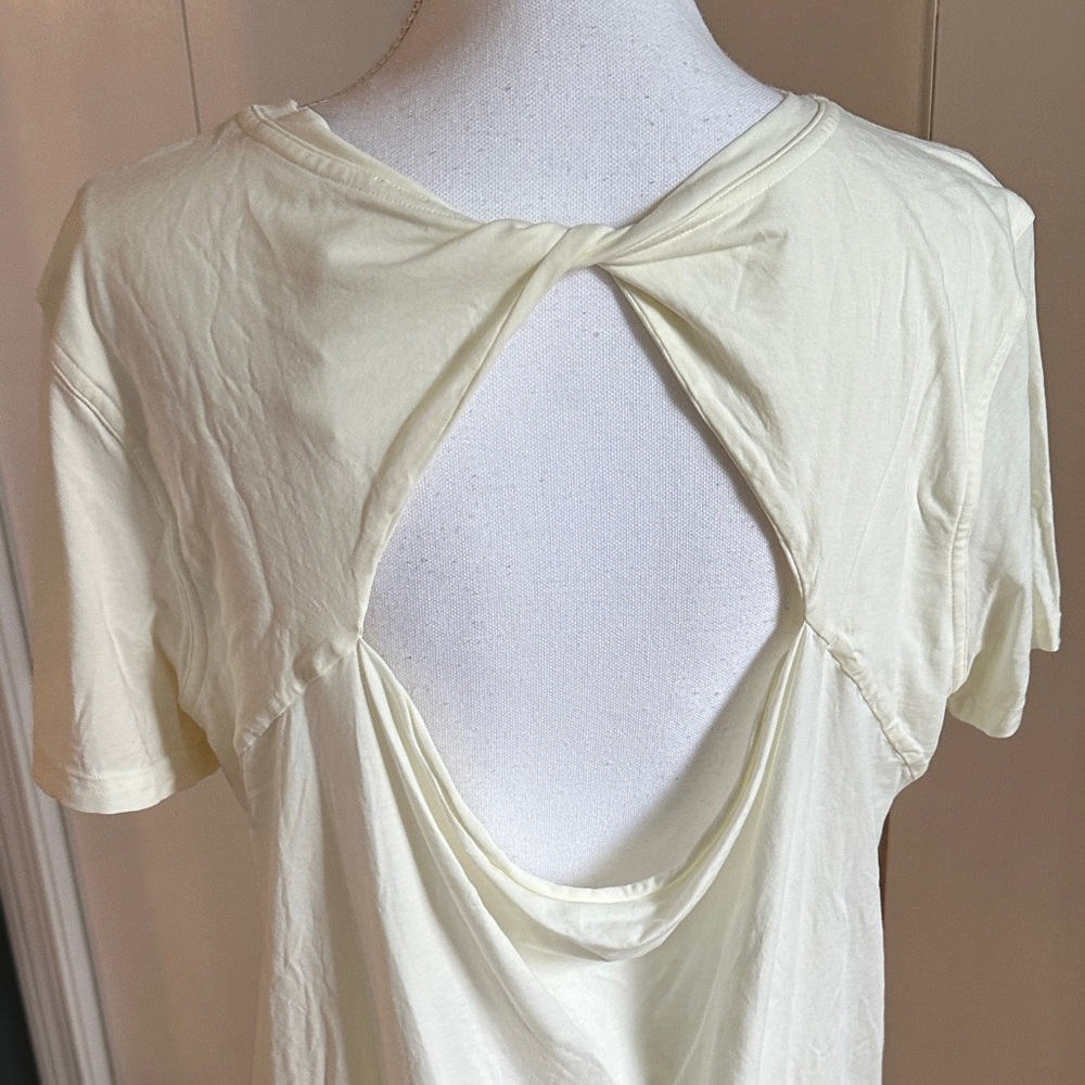 Lululemon Back in Action T-Shirt *Special Edition Twist Back